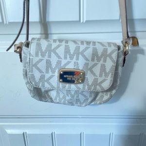 Cute Michael kors crossbody